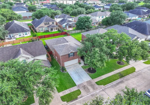 2nd image of 11304 Morning Brook Dr, Pearland, TX 77584 | MLS# 65090856