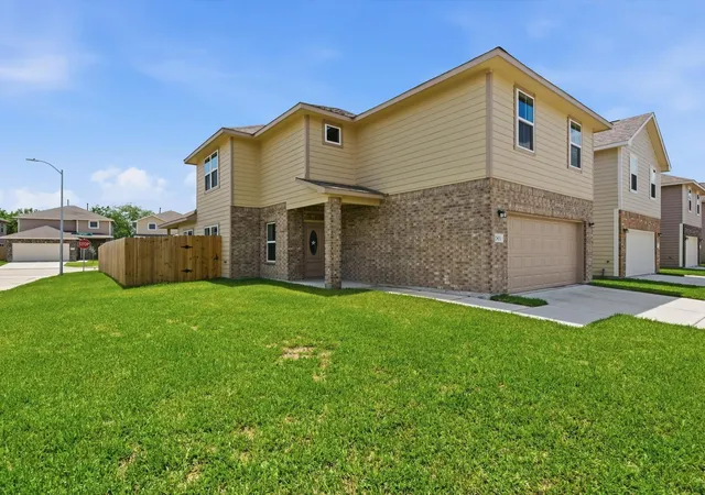 Photo 3 of Single family home for sale at 12210 Heather Flower Ln, Houston, TX 77014 | MLS# 86280020 | Listing updated on 2026-09-25