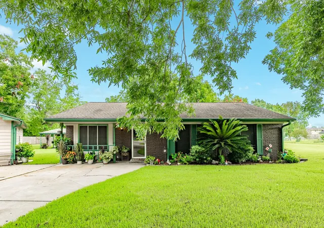 Photo 1 of Single family home for sale at 208 Lostracco St, Angleton, TX 77515 | MLS# 76605722 | Listing updated on 2026-09-19