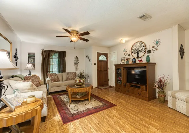 Photo 3 of Single family home for sale at 208 Lostracco St, Angleton, TX 77515 | MLS# 76605722 | Listing updated on 2026-09-19