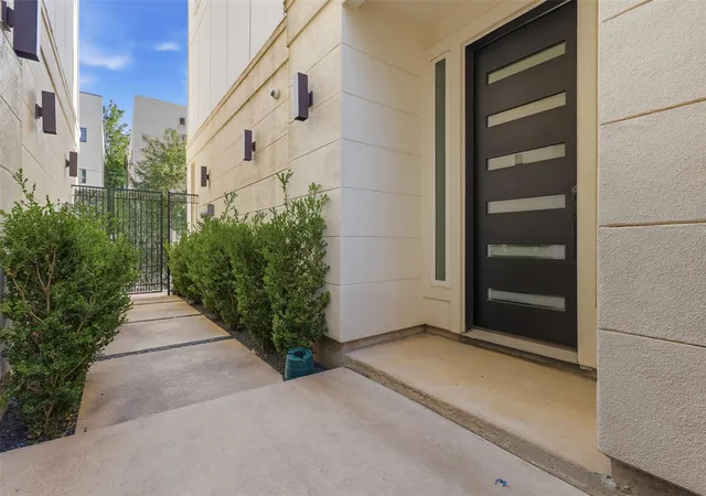 4th image of 2213 Francis St, Houston, TX 77004 | MLS# 71980200