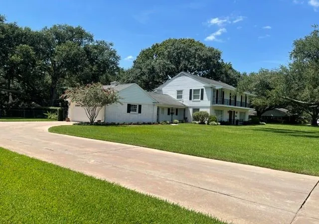 Photo 2 of Single family home for sale at 2503 Meadow Ln, El Campo, TX 77437 | MLS# 94397501 | Listing updated on 2026-08-17