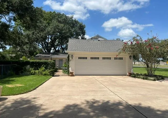 Photo 3 of Single family home for sale at 2503 Meadow Ln, El Campo, TX 77437 | MLS# 94397501 | Listing updated on 2026-08-17