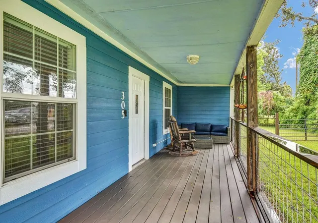 3rd image of 305 South 15Th St, West Columbia, TX 77486 | MLS# 13893855