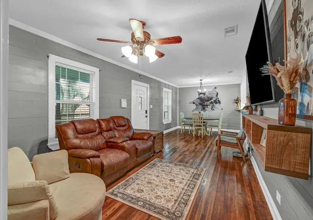 5th image of 305 South 15Th St, West Columbia, TX 77486 | MLS# 13893855