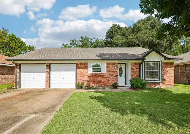 1st image of 4202 Townes Forest Rd, Friendswood, TX 77546 | MLS# 14716624