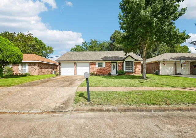 2nd image of 4202 Townes Forest Rd, Friendswood, TX 77546 | MLS# 14716624