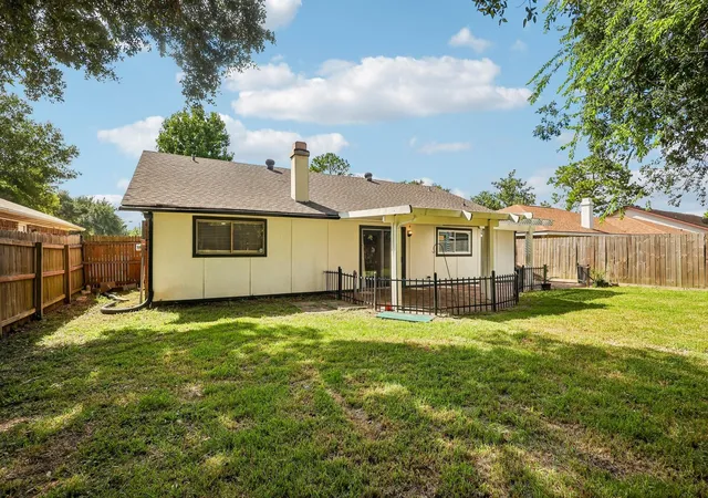 32nd image of 4202 Townes Forest Rd, Friendswood, TX 77546 | MLS# 14716624