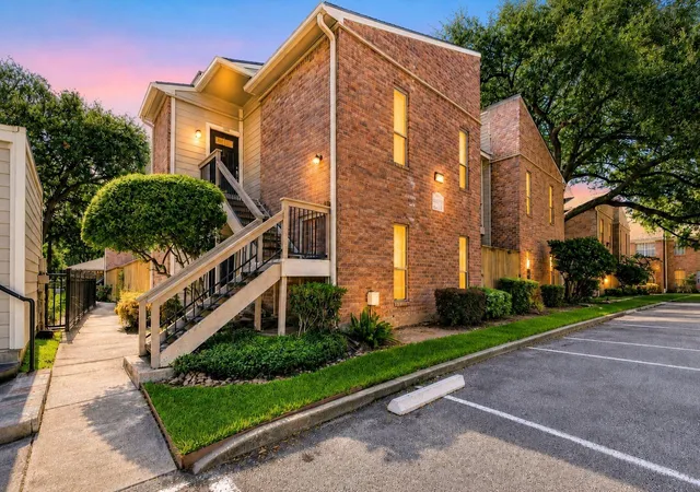2nd image of 2001 Bering Dr #7L, Houston, TX 77057 | MLS# 13570945