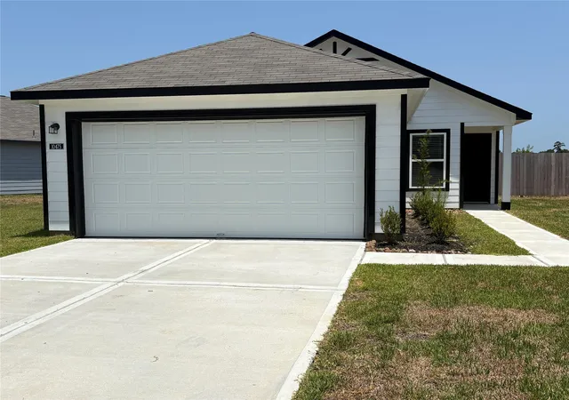 Photo 1 of Single family home for sale at 10475 Sugar Ml Dr, Conroe, TX 77306 | MLS# 62980802 | Listing updated on 2026-09-12