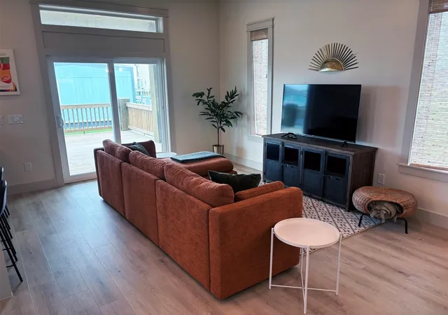 4th image of 1998 Royalville Ct, Crystal Beach, TX 77650 | MLS# 33708475
