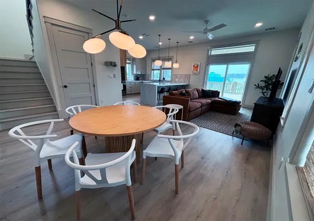 5th image of 1998 Royalville Ct, Crystal Beach, TX 77650 | MLS# 33708475