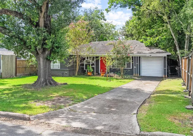 Photo 3 of Multi family home for sale at 5307/9/11/13 Palmetto St, Houston, TX 77081 | MLS# 29053173 | Listing updated on 2026-08-14