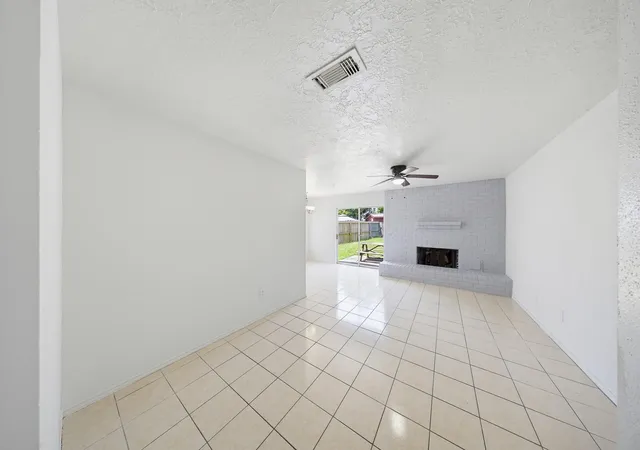 2nd image of 5302 Ingomar Wy, Houston, TX 77053 | MLS# 10829672