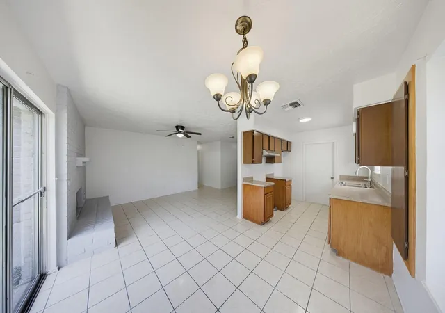 5th image of 5302 Ingomar Wy, Houston, TX 77053 | MLS# 10829672