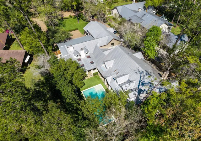 Photo 1 of Mansion for sale at 354 Piney Point Rd, Houston, TX 77024 | MLS# 70881057 | Listing updated on 2026-09-14