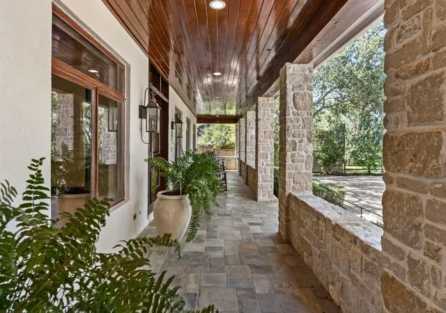 Photo 3 of Single family home for sale at 354 Piney Point Rd, Houston, TX 77024 | MLS# 70881057 | Listing updated on 2026-09-27