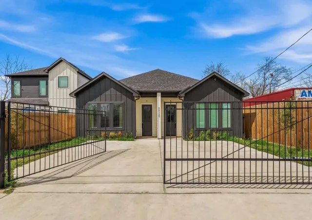 1st image of 6528 Weston St #A/B, Houston, TX 77021 | MLS# 10420463