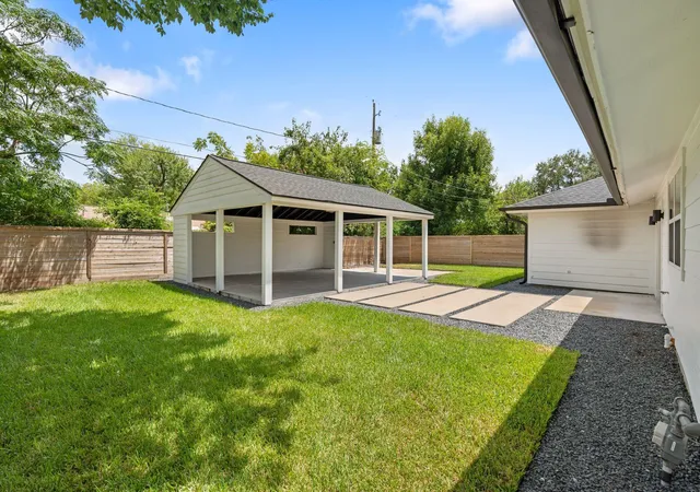 32nd image of 1910 Lynnview Dr, Houston, TX 77055 | MLS# 62367606