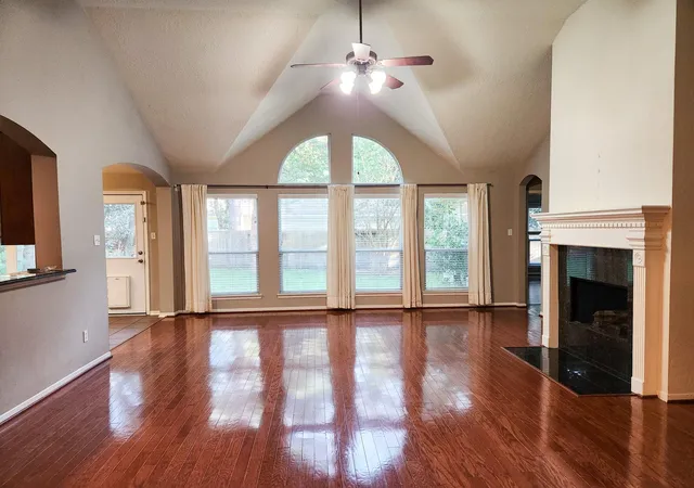 Photo 2 of Single family home for sale at 7 Wild Orchid Ct, Conroe, TX 77385 | MLS# 46141028 | Listing updated on 2026-09-02