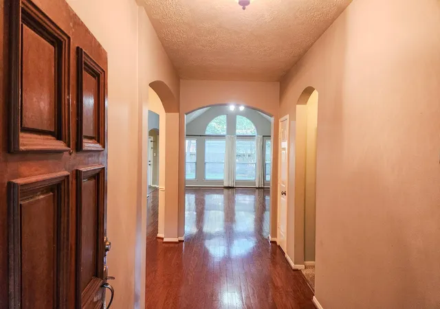Photo 3 of Single family home for sale at 7 Wild Orchid Ct, Conroe, TX 77385 | MLS# 46141028 | Listing updated on 2026-10-03