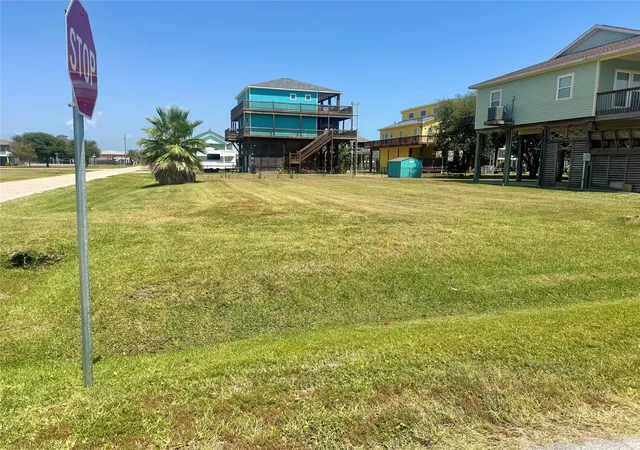 4th image of 882 Gulfview Dr, Crystal Beach, TX 77650 | MLS# 8961172