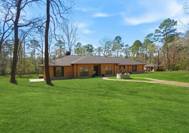 2nd image of 233 Pebble Crk, Livingston, TX 77351 | MLS# 82433167