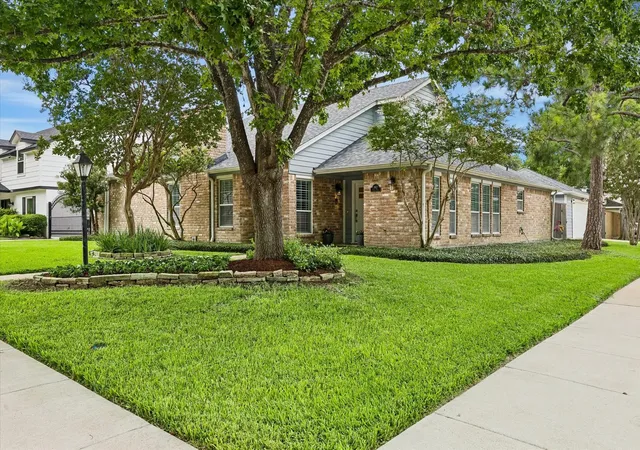 2nd image of 1902 Eagle Falls St, Houston, TX 77077 | MLS# 74451122