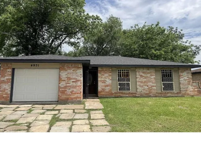 Photo 1 of Single family home for sale at 4931 E Ridge Crk Dr, Houston, TX 77053 | MLS# 41879308 | Listing updated on 2026-08-11