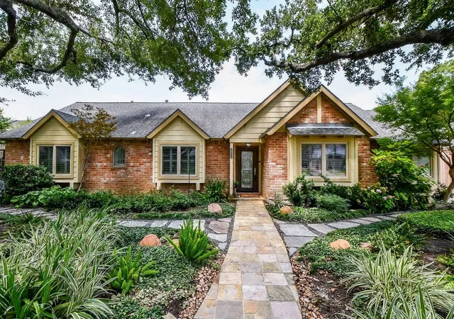 Photo 1 of Single family home for sale at 2911 Fontana Dr, Houston, TX 77043 | MLS# 3794144 | Listing updated on 2026-09-19
