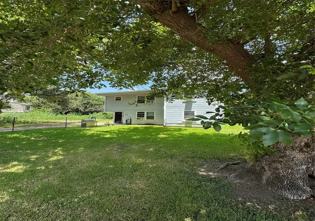 3rd image of 1222 4Th Ave N Ave N, Texas City, TX 77590 | MLS# 92393486