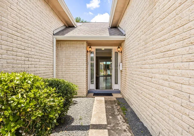 2nd image of 9232 Vickijohn Dr, Houston, TX 77031 | MLS# 18466131
