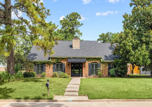 Single family home for sale at 1722 Saddlecreek Dr, Houston, TX 77090 | MLS# 29175973