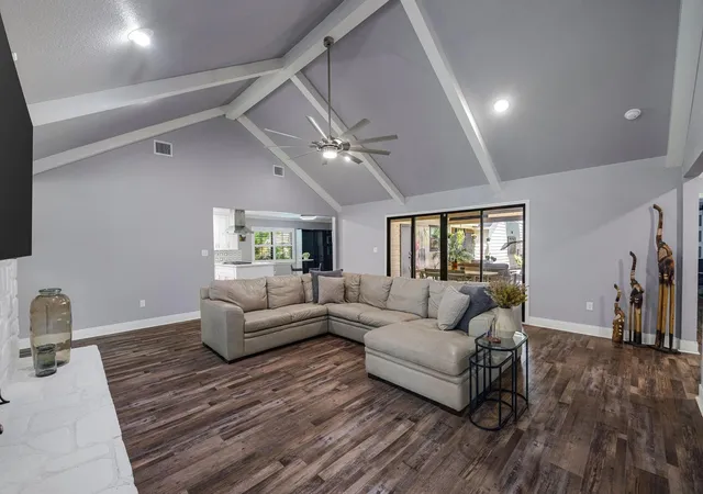 Photo 2 of Single family home for sale at 1722 Saddlecreek Dr, Houston, TX 77090 | MLS# 29175973 | Listing updated on 2026-09-20