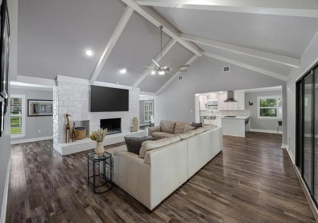 Photo 3 of Single family home for sale at 1722 Saddlecreek Dr, Houston, TX 77090 | MLS# 29175973 | Listing updated on 2026-09-20