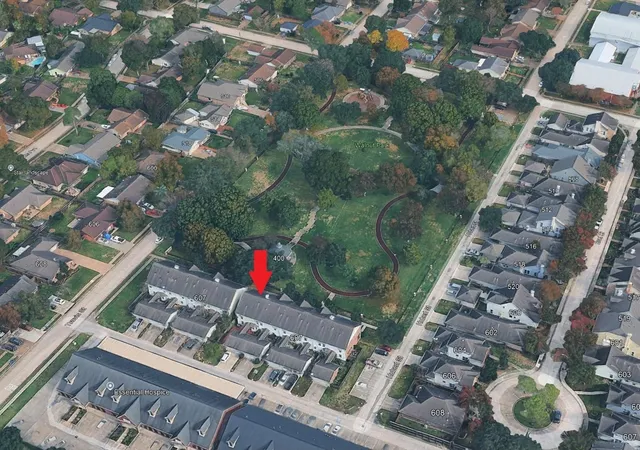 2nd image of 607 Travis St #5, Webster, TX 77598 | MLS# 17150075
