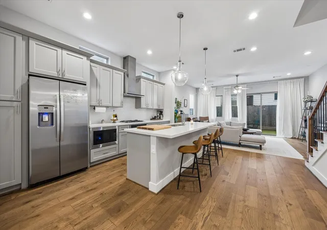 2nd image of 2704 Baldwin St, Houston, TX 77006 | MLS# 88986296