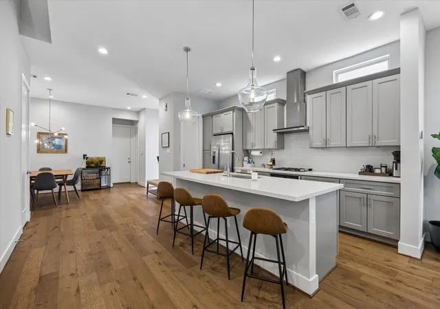 3rd image of 2704 Baldwin St, Houston, TX 77006 | MLS# 88986296