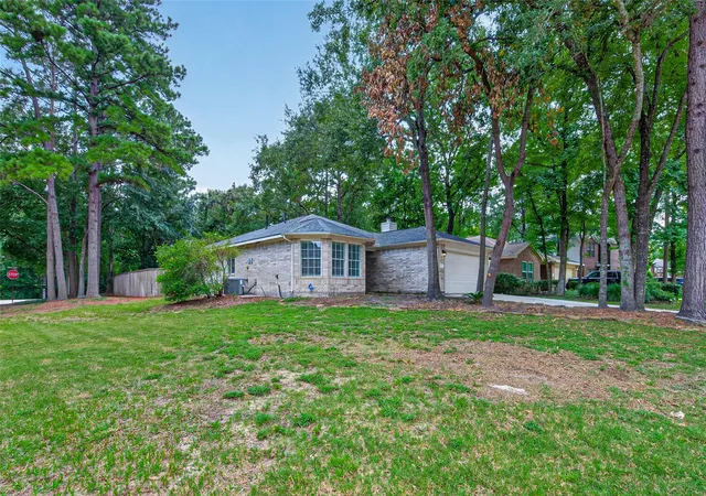 Photo 2 of Single family home for sale at 3 Steep Trl Pl, Conroe, TX 77385 | MLS# 76358238 | Listing updated on 2026-08-13