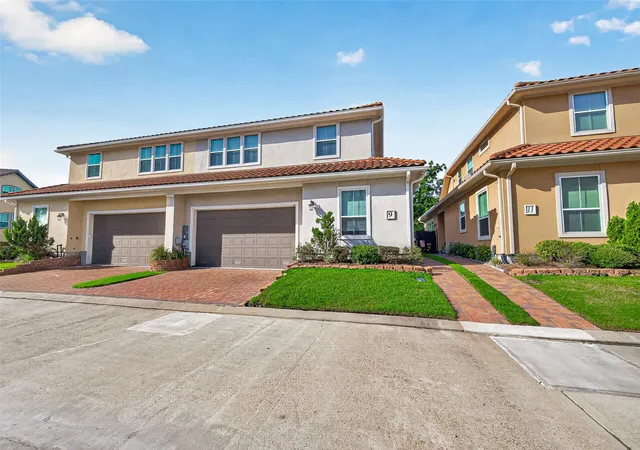 2nd image of 9 W Oaks Dr, Houston, TX 77058 | MLS# 97163339