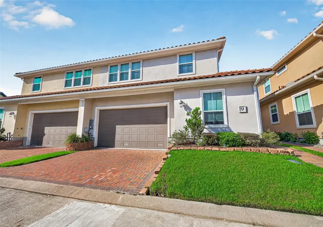 Photo 3 of Townhouse for sale at 9 W Oaks Dr, Houston, TX 77058 | MLS# 97163339 | Listing updated on 2026-09-05
