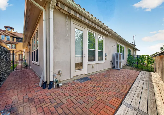 50th image of 9 W Oaks Dr, Houston, TX 77058 | MLS# 97163339