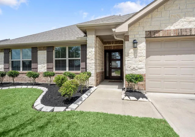 Photo 1 of Single family home for sale at 10203 Whitney Reach Dr, Rosharon, TX 77583 | MLS# 31534016 | Listing updated on 2026-10-02