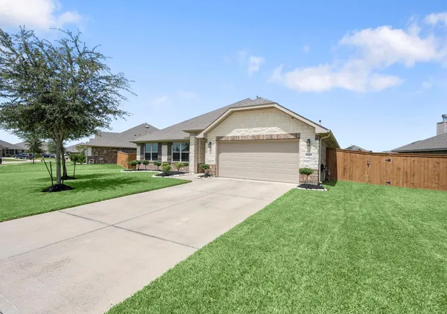 Photo 2 of Single family home for sale at 10203 Whitney Reach Dr, Rosharon, TX 77583 | MLS# 31534016 | Listing updated on 2026-10-02