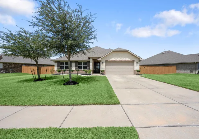 Photo 3 of Single family home for sale at 10203 Whitney Reach Dr, Rosharon, TX 77583 | MLS# 31534016 | Listing updated on 2026-10-02