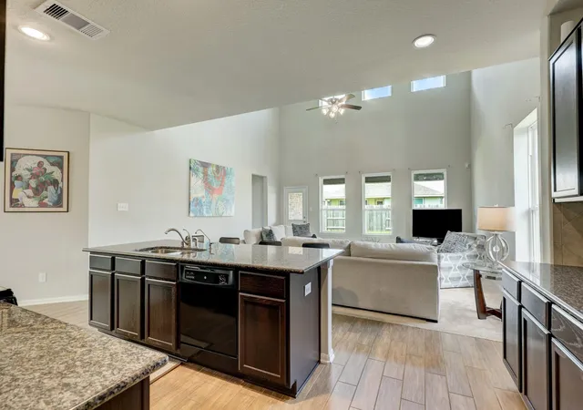 4th image of 2125 Sand Lily Dr, La Marque, TX 77568 | MLS# 14151503
