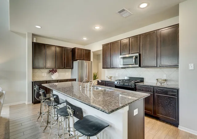 5th image of 2125 Sand Lily Dr, La Marque, TX 77568 | MLS# 14151503