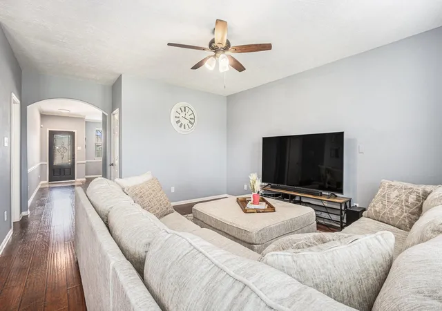 Photo 4 of Single family home for sale at 9719 Opal Rock Dr, Rosharon, TX 77583 | MLS# 35594232 | Listing updated on 2026-08-13