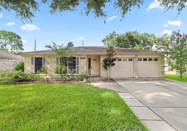 Photo 1 of Single family home for sale at 11415 Brk Meadows Ln, Meadows Place, TX 77477 | MLS# 89383313 | Listing updated on 2026-09-27