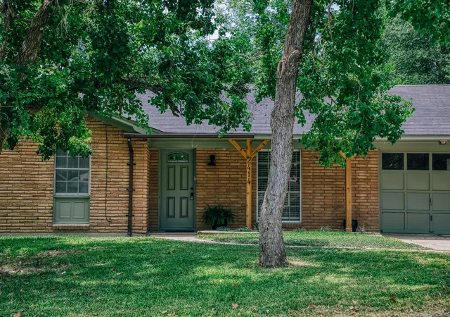 1st image of 2414 Airline Dr, Brenham, TX 77833 | MLS# 7534736